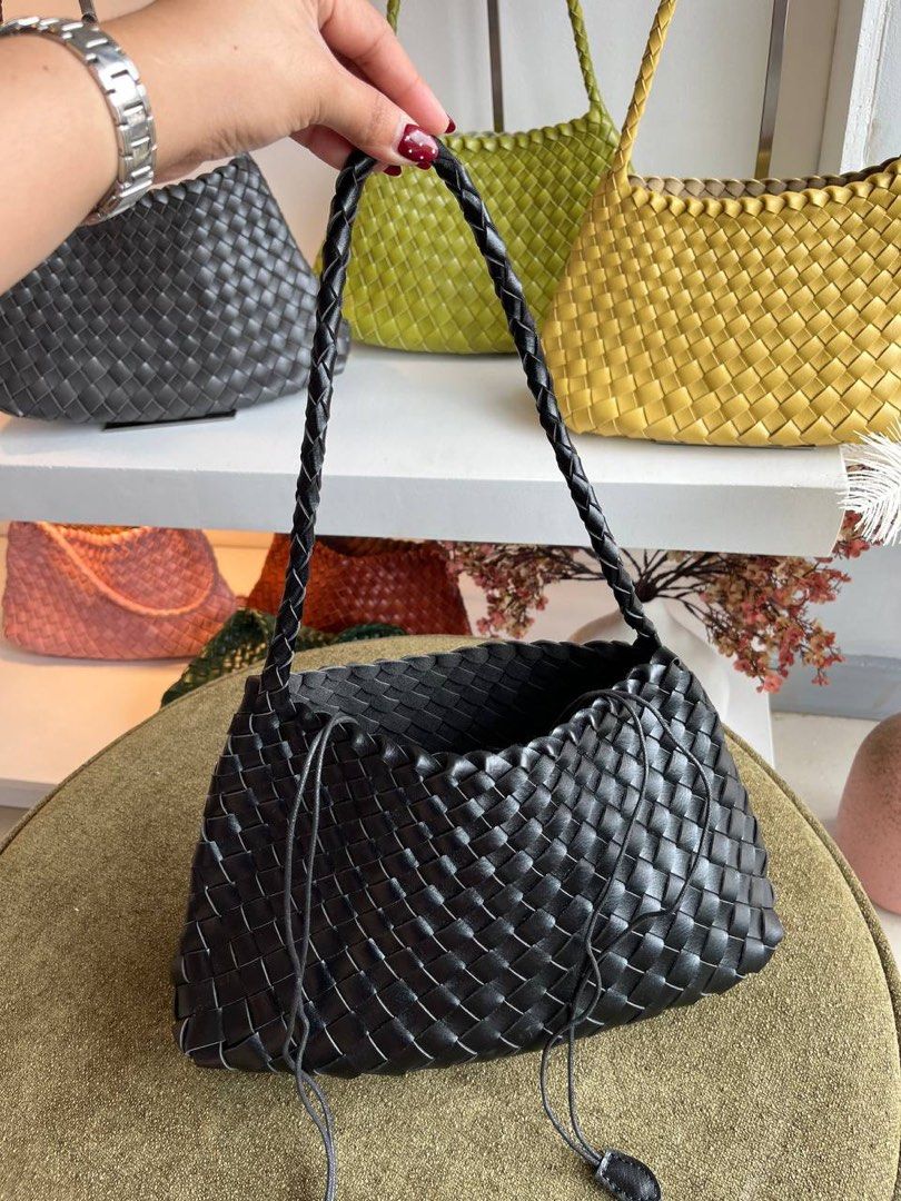 Bottegs Woven Bag Single Strap (Category: Shoulder Bags) located in Binan City. Submitted by pinkykeenshop (Listing ID 1461242008, Image 1). Description: .