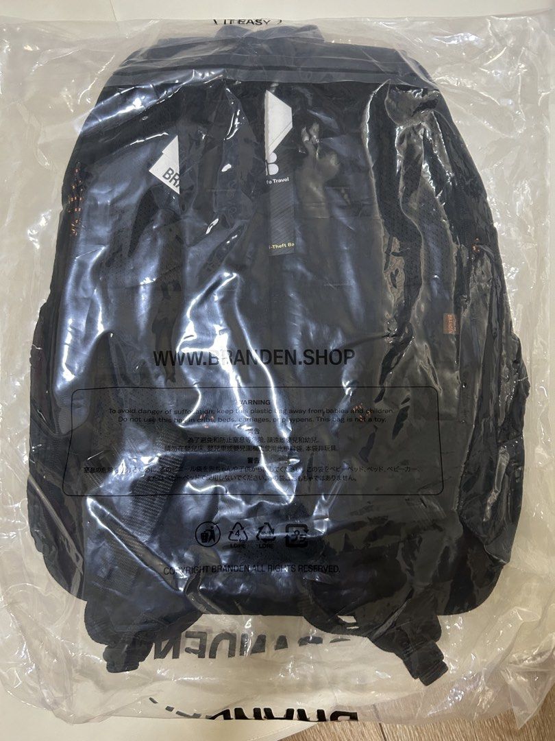 BRANDEN Backpack and Shoulder Bag （分類：背囊）位於 Hong Kong。 由 ytajcc 提交（商品編號 1461119724，圖片 2）。簡介： 全新未拆牌 斜揹袋$400 書包$600。