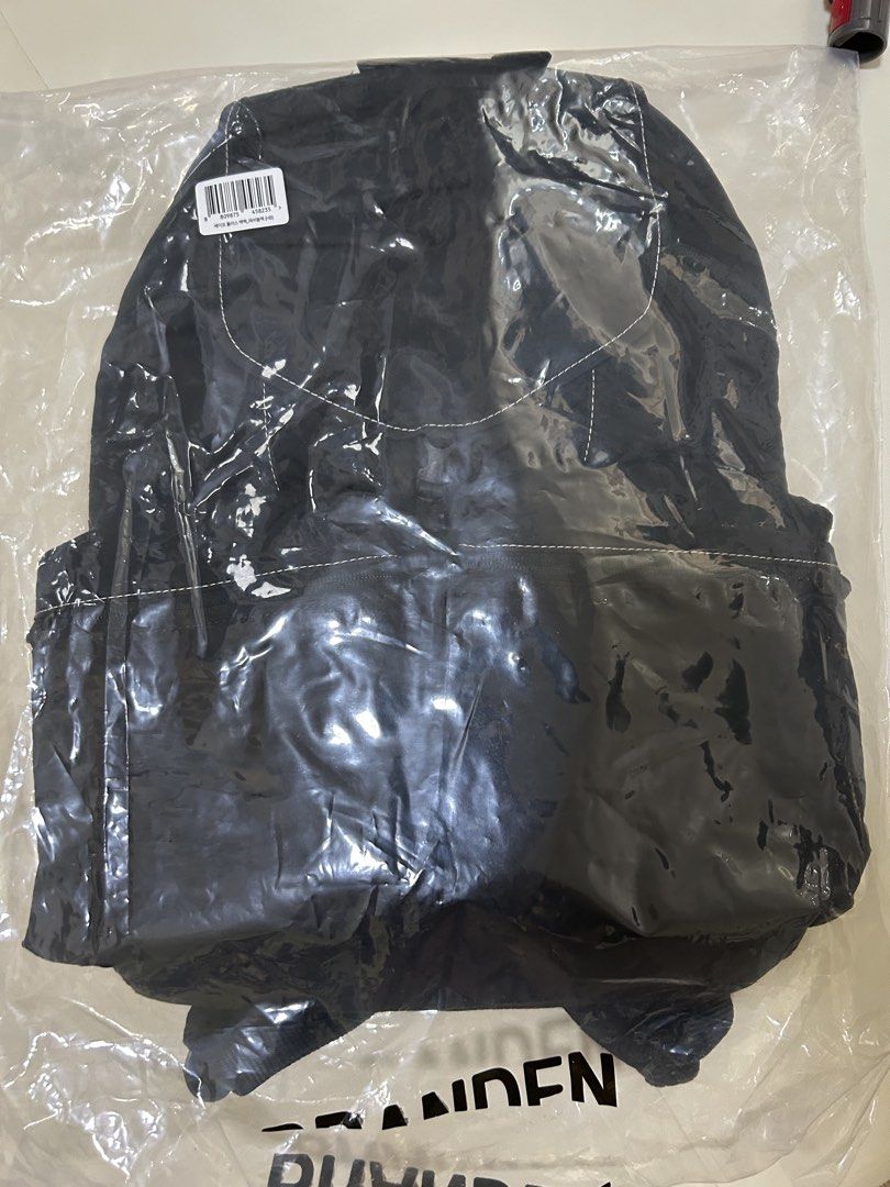 BRANDEN Backpack and Shoulder Bag （分類：背囊）位於 Hong Kong。 由 ytajcc 提交（商品編號 1461119724，圖片 1）。簡介： 全新未拆牌 斜揹袋$400 書包$600。
