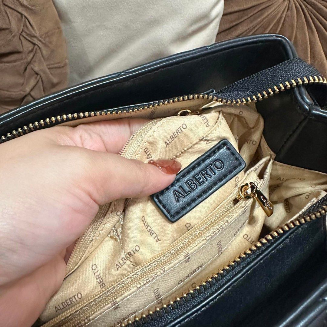 Brandnew Alberto Bag (Category: Shoulder Bags) located in Manila. Submitted by decluttergly (Listing ID 1461269222, Image 1). Description: Free Shipping.