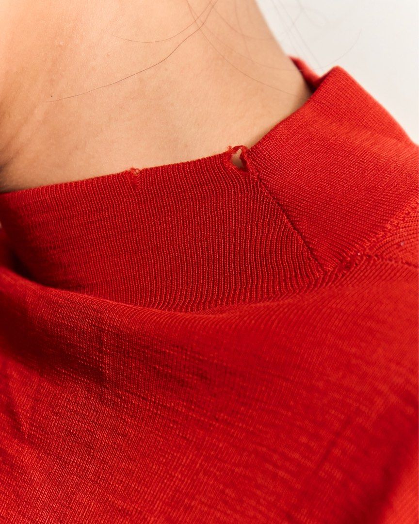 Bright Red Turtle Neck Long Sleeves (Category: Longsleeves) located in Manila. Submitted by missalmon (Listing ID 1461254284, Image 3). Description: L: 22.5 inches W: 16 inches Cotton slim fit but slightly stretchy Issue: Stiches around the neck & Loose Threads .