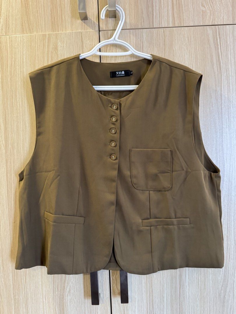 Brown Button-Up Sleeveless Vest (Category: Sleeveless) located in Bacolod City. Submitted by bellabianca_closet (Listing ID 1461115603, Image 2). Description: Disclaimer: 1st pic not mine - Brown sleeveless vest - V-neckline - Button-up front - Two front pockets (one with flap) - Relaxed fit - Ideal for layering over tops.