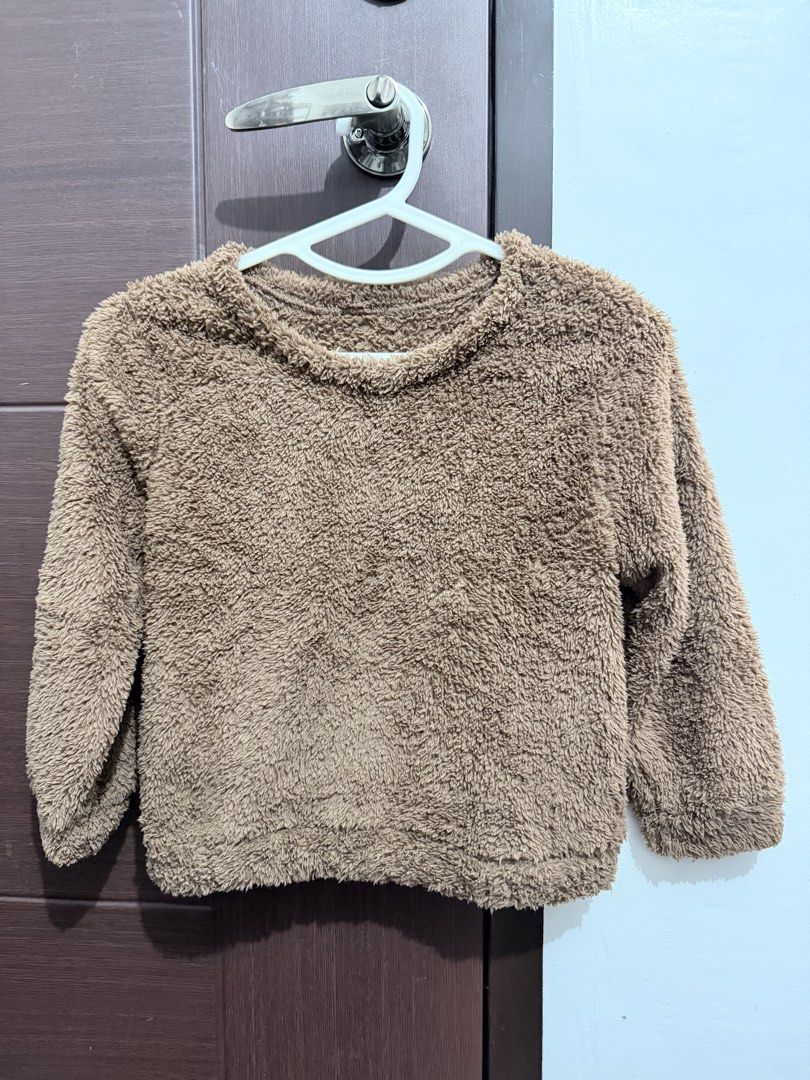 Brown Fuzzy Long Sleeve Sweater (Category: Babies & Kids Fashion) located in Carmona. Submitted by _jnkrstn (Listing ID 1461188276, Image 1). Description: - Super soft and cozy brown sweater - Made with fuzzy fleece material all over - Features long sleeves - Ideal for keeping warm and comfortable - Easy to wear.