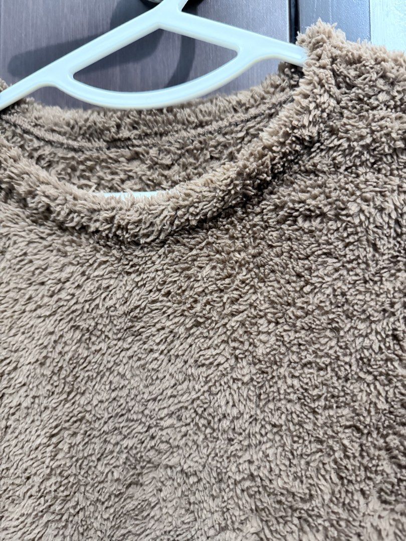 Brown Fuzzy Long Sleeve Sweater (Category: Babies & Kids Fashion) located in Carmona. Submitted by _jnkrstn (Listing ID 1461188276, Image 2). Description: - Super soft and cozy brown sweater - Made with fuzzy fleece material all over - Features long sleeves - Ideal for keeping warm and comfortable - Easy to wear.