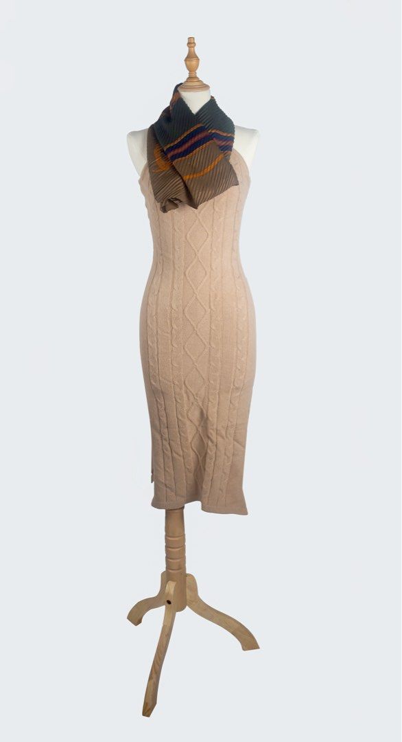 Brown Knitted Dress (Category: Dresses) located in Manila. Submitted by thechobecloset (Listing ID 1461148310, Image 3). Description: .