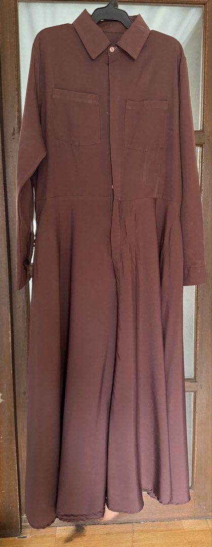 Brown Long Sleeve Collared Button Down Maxi Dress (Category: Dresses) located in Quezon City. Submitted by martaplur (Listing ID 1461244987, Image 1). Description: - Brown long sleeve dress - Collared neckline with button-down front - Two chest pockets - Full, flowing skirt - Button details on cuffs - Suitable for casual or semi-formal occasions - Versatile wardrobe addition.