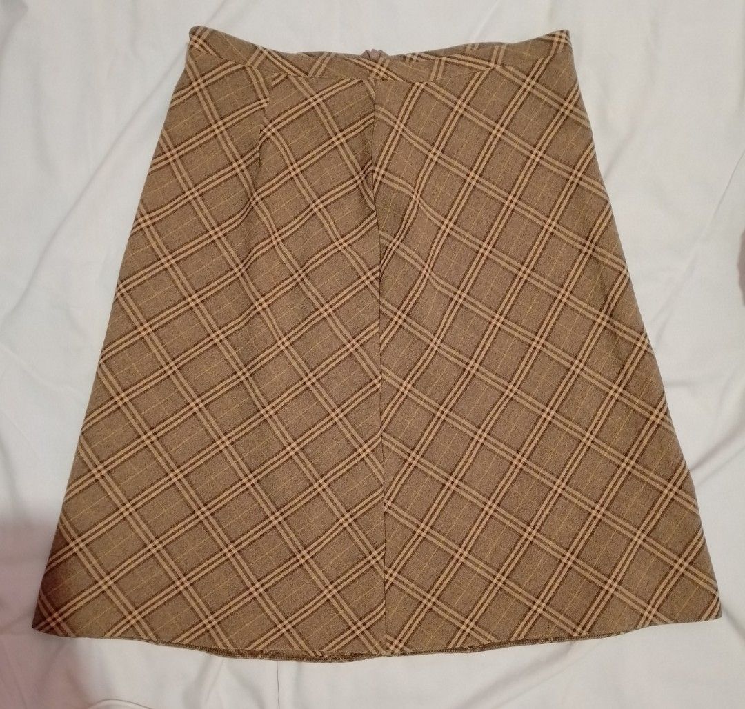 Brown Plaid A-Line Skirt (Category: Skirts) located in Manila. Submitted by nievesolanna (Listing ID 1461283967, Image 1). Description: 80 pesos LOC: SAMPALOC, MANILA.