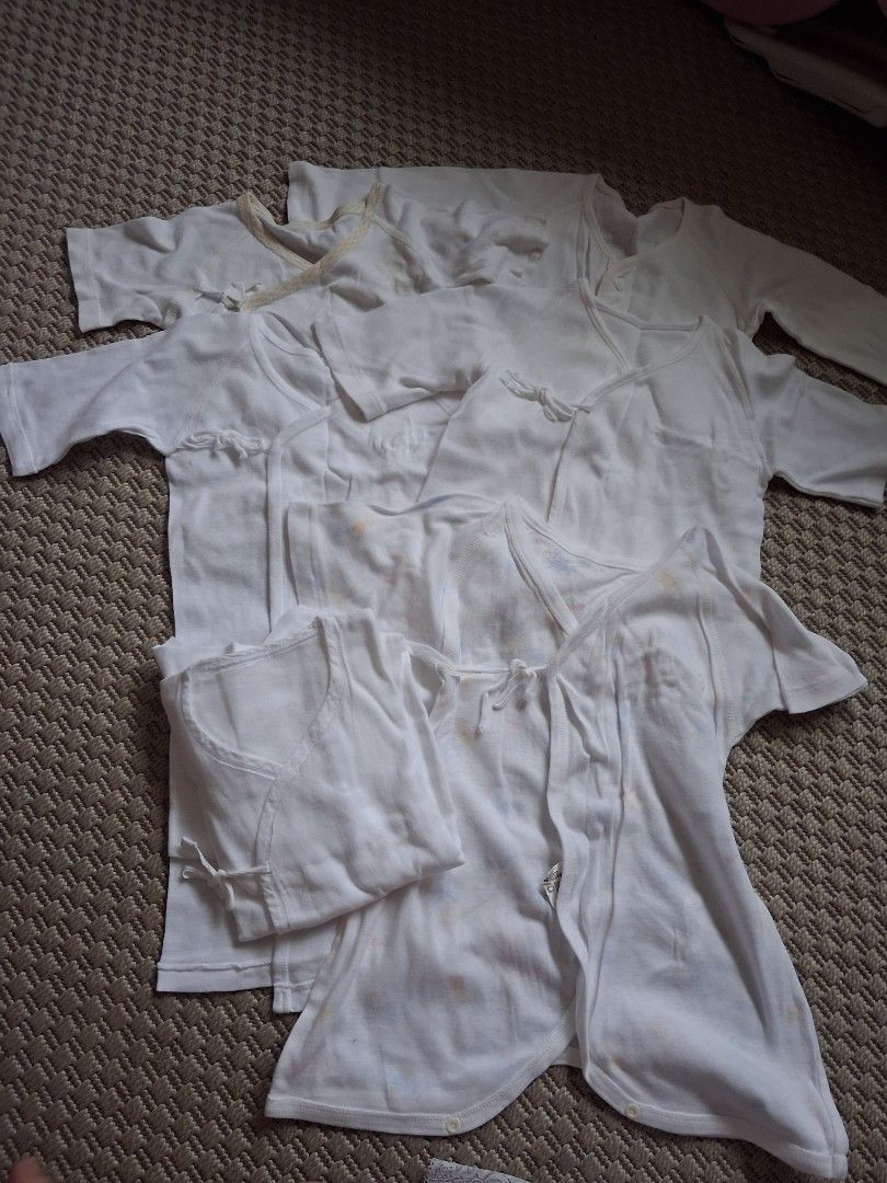 Bundle of Baby Wrap Onesies (Category: Babies & Kids Fashion) located in Mandaluyong City. Submitted by prelovedbyannaaryaayla (Listing ID 1461115870, Image 2). Description: Bundle of 8 assorted baby wrap onesies. Mostly white with pastel accents. Easy tie-up, short-sleeved, perfect for everyday. Some have cute dot patterns..
