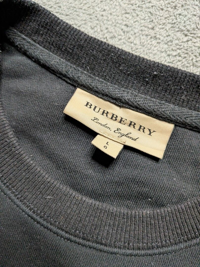 Burberry Sweatshirt (Category: Coats, Jackets and Outerwear) located in Paniqui. Submitted by fndrs.kprs.ph (Listing ID 1461120734, Image 3). Description: Burberry Sweatshirt Size on tag: Large 20.5x25 Color rate: 9.3/10 Excellent Condition No flaws .
