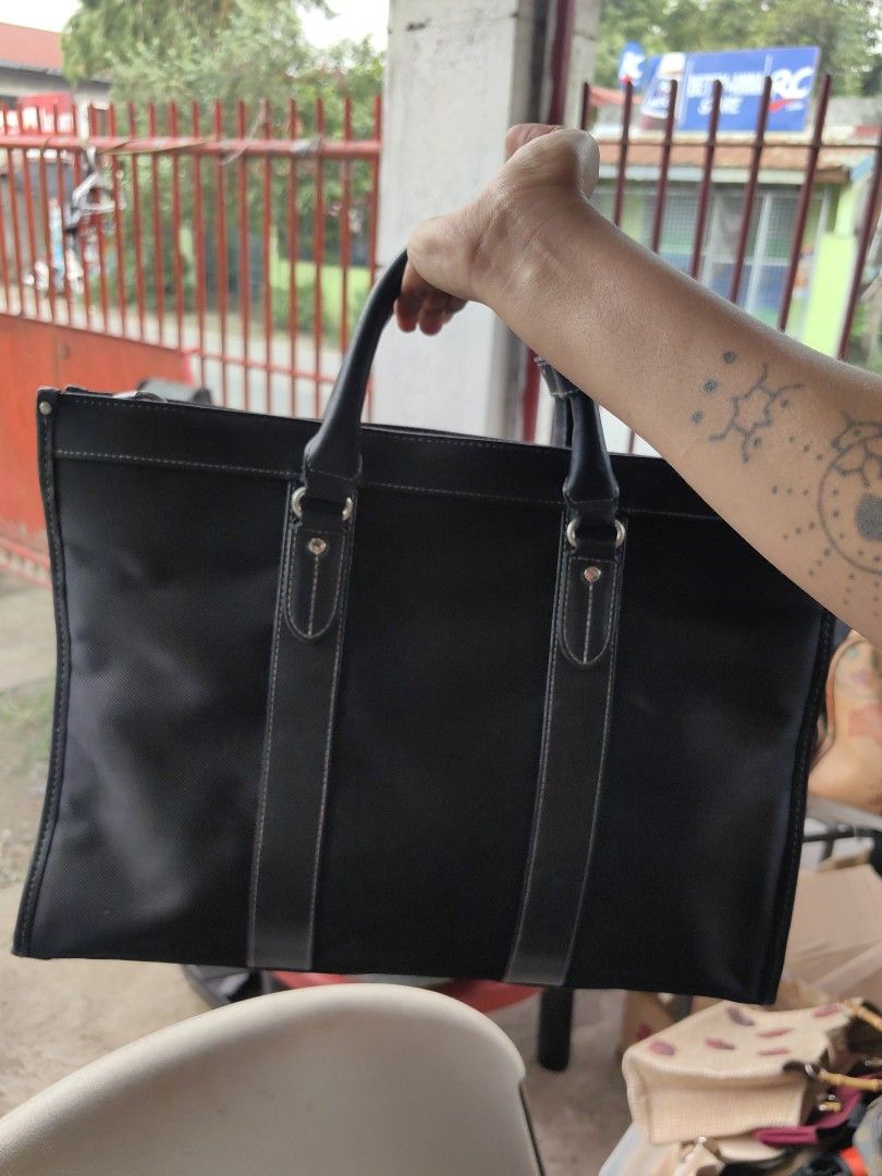 Business bag (Category: Briefcases) located in Calamba. Submitted by princesspauliney. (Listing ID 1461170662, Image 2). Description: 300 only business bag need wash nakadisplay sa pwesto namin open along the highway. Calamba laguna Shoppee check out Jnt direct courier First to pay basis.