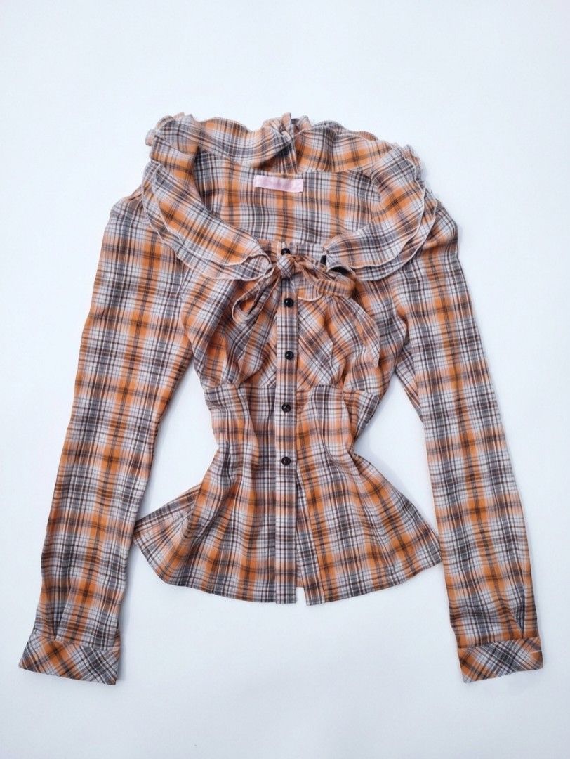 Button up blouse (Category: Longsleeves) located in Quezon City. Submitted by lys_picks (Listing ID 1461217817, Image 1). Description: can fit to xs-m🐇 issue: lost one button.