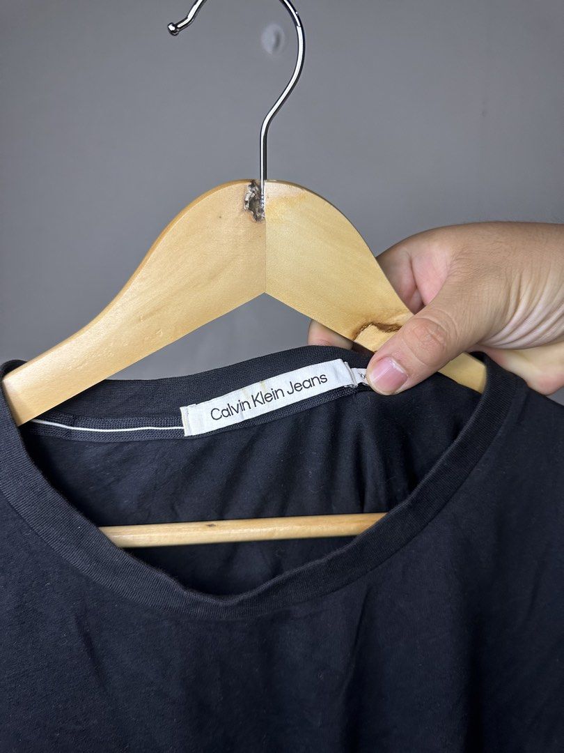 CALVIN KLEIN SCRIPT (Category: Tshirts & Polo Shirts ) located in Molave. Submitted by thriftmate13 (Listing ID 1461127266, Image 2). Description: .