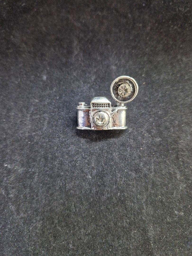 Camera Brooch (Category: Brooches) located in Taguig. Submitted by mommaschoice (Listing ID 1461291501, Image 1). Description: Brand New Unisex use Beautifully crafted design Lightweight won't damage fabric Small brooch Ships nationwide.