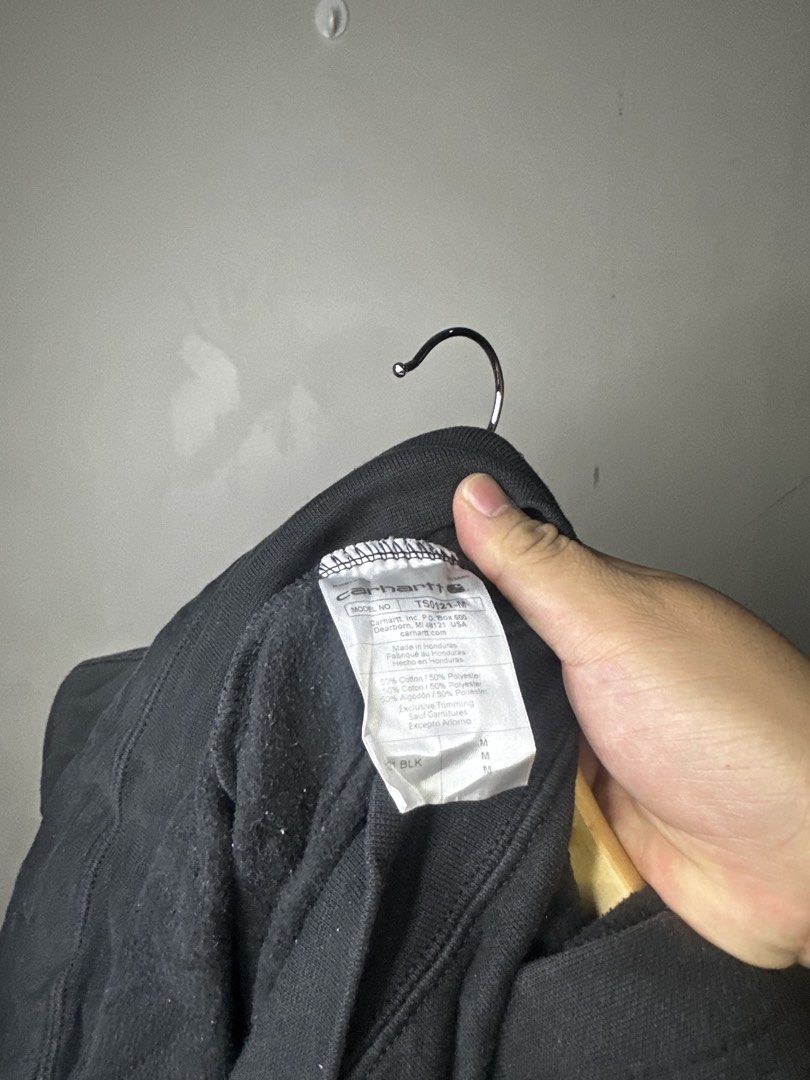 CARHARTT HOODIE (Category: Coats, Jackets and Outerwear) located in Molave. Submitted by thriftmate13 (Listing ID 1461214650, Image 3). Description: .