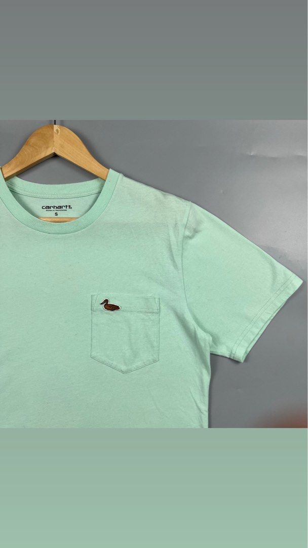 Carhartt WIP Duck Pocket Tee (Category: Activewear) located in Los Banos. Submitted by 4030.archives. (Listing ID 1461304401, Image 2). Description: Carhartt WIP Duck Pocket Tee 1300 Pesos Small Length : 27 inches Width : 19.5 inches Excellent Condition .