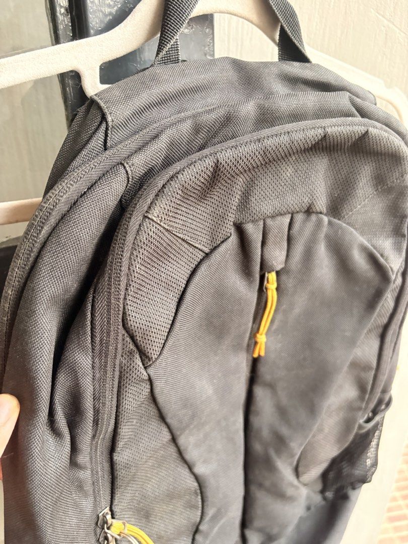 Case Logic Black Backpack with Yellow Accents (Category: Backpacks) located in Cainta. Submitted by declutteringprelovedbyzelle (Listing ID 1461238051, Image 3). Description: .
