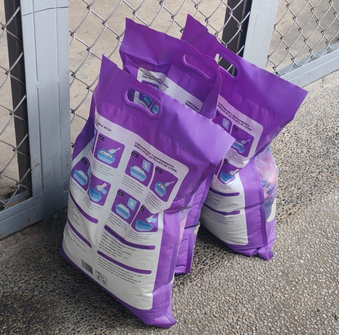 Cat litter sand 10 liters (Category: Pet Food) located in Quezon City. Submitted by plantcorner (Listing ID 1461203523, Image 2). Description: Pasong tamo quezon city Price posted.