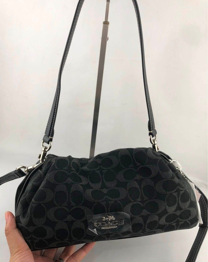 CCH FAYE CROSSBODY SMALL BLK (Category: Cross-body Bags) located in Manila. Submitted by Aki.s_Cart (Listing ID 1461322360, Image 2). Description: CCH Faye Crossbody Small Height 26cm x Width 15cm x Depth 7cm P2,300.