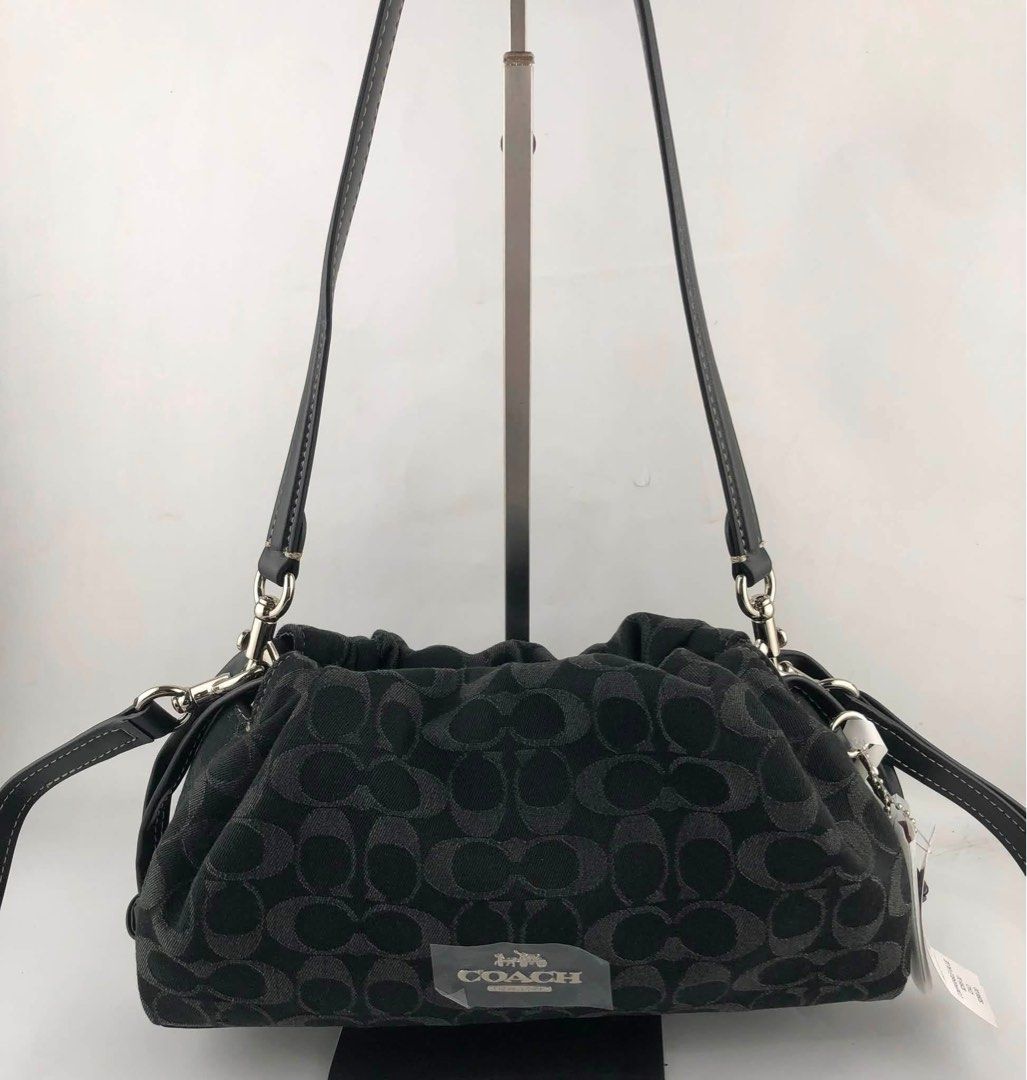 CCH FAYE CROSSBODY SMALL BLK (Category: Cross-body Bags) located in Manila. Submitted by Aki.s_Cart (Listing ID 1461322360, Image 3). Description: CCH Faye Crossbody Small Height 26cm x Width 15cm x Depth 7cm P2,300.