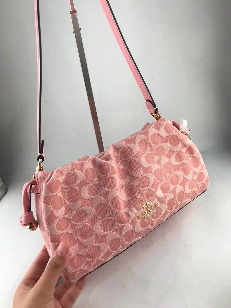 CCH FAYE CROSSBODY SMALL PNK (Category: Cross-body Bags) located in Manila. Submitted by Aki.s_Cart (Listing ID 1461322476, Image 2). Description: CCH Faye Crossbody Small Height 26cm x Width 15cm x Depth 7cm P2,300.