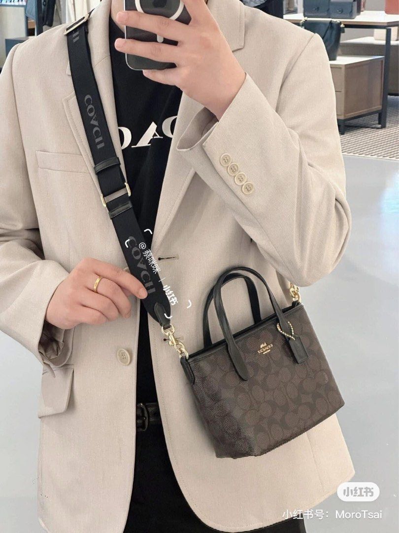 CCH MINI CITY TOTE MONO (Category: Tote Bags) located in Manila. Submitted by Aki.s_Cart (Listing ID 1461322683, Image 1). Description: CCH Mini Mini City Tote 8”L x 5.5H x 3.5W P1,800.