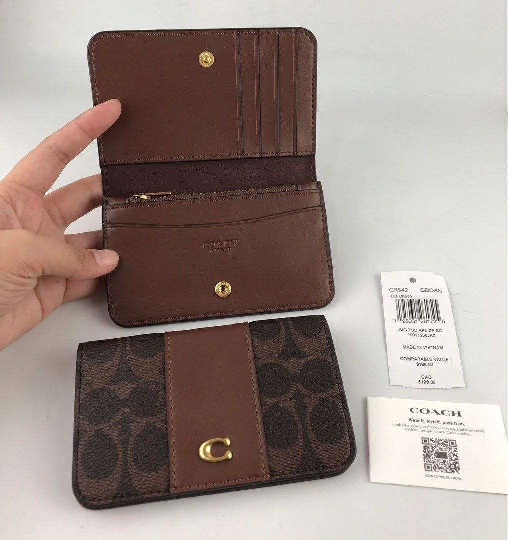 CCH SLIM BIFOLD WALLET (Category: Wallets & Card holders) located in Manila. Submitted by Aki.s_Cart (Listing ID 1461323122, Image 2). Description: CCH Slim Bifold Wallet 5"(L) x 3"(H) x 1"(H) P1,300.