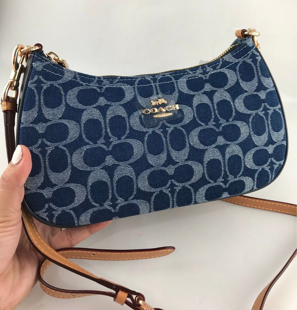CCH TERI SHOULDER BAG DNM (Category: Shoulder Bags) located in Manila. Submitted by Aki.s_Cart (Listing ID 1461322579, Image 2). Description: CCH Teri Shoulder Bag 9 1/2” (L) x 6” (H) x 3” (W) P1,900.