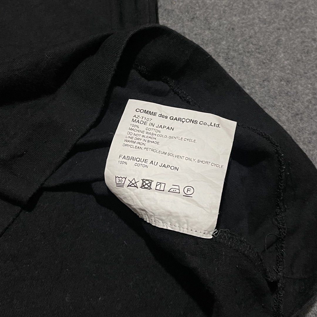 CDG Play Logo Tee (Large) (Category: Shirts) located in Pasig City. Submitted by _rosasass_ (Listing ID 1461281927, Image 3). Description: Authntic Size Large womens Excellent condition .