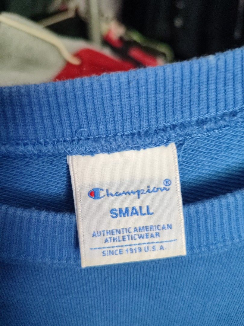 Champion Blue Crewneck Sweatshirt (Category: Coats, Jackets and Outerwear) located in Manila. Submitted by momofunodos (Listing ID 1460962733, Image 2). Description: - Classic blue Champion sweatshirt - Iconic Champion logo on chest - Small Champion logo detail on left sleeve cuff - Ribbed cuffs and hem for a comfortable fit - Ideal for casual wear, pairs well with jeans or joggers NOTE! -BUY AT YOUR OWN RISK - KAU N BAHALA MG LEGIT ✅ - COLOR RAT