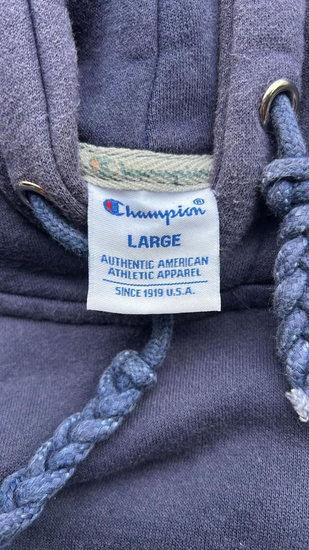 CHAMPION Navy blue Pullover Hoodie (Category: Coats, Jackets and Outerwear) located in Cavite. Submitted by js_thrift (Listing ID 1461133556, Image 2). Description: 90% OFF!!.