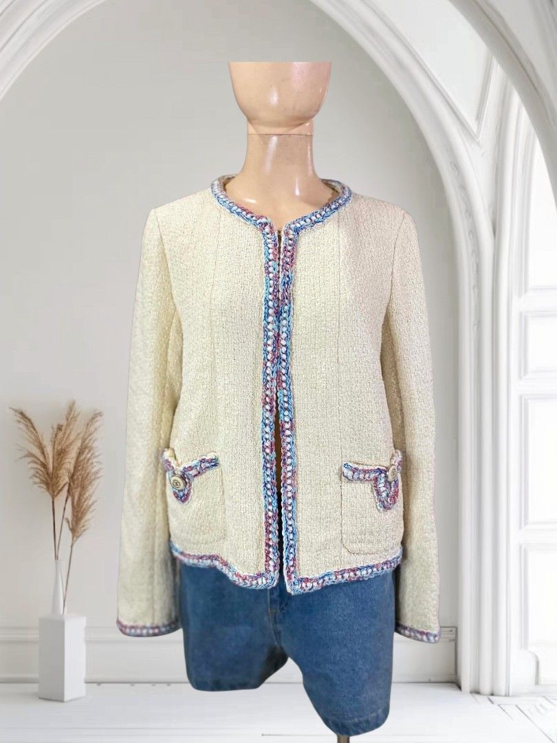 ❗FLASH SALE❗✨CHANEL 20C Cruise Collection Neutral Tweed Jacket ✨ (Category: Luxury Apparel) located in Manila. Submitted by shopyourstyleph (Listing ID 1461210148, Image 3). Description: Chanel 20C Cruise Collection Tweed Jacket. Description This Chanel 20C runway jacket is crafted from cream ecru tweed with vibrant, multicoloured braided trim along the edges. In line with the collection's French train travel theme, the colourful lining of the ja