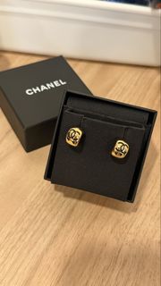 （分類：）位於 。 由 luxe.puffy 提交（商品編號 1461158494，圖片 1）。簡介： 。