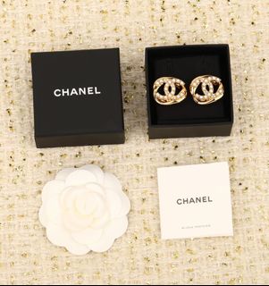 (Category: ) located in . Submitted by lunea.jewelry (Listing ID 1461275383, Image 1). Description: .