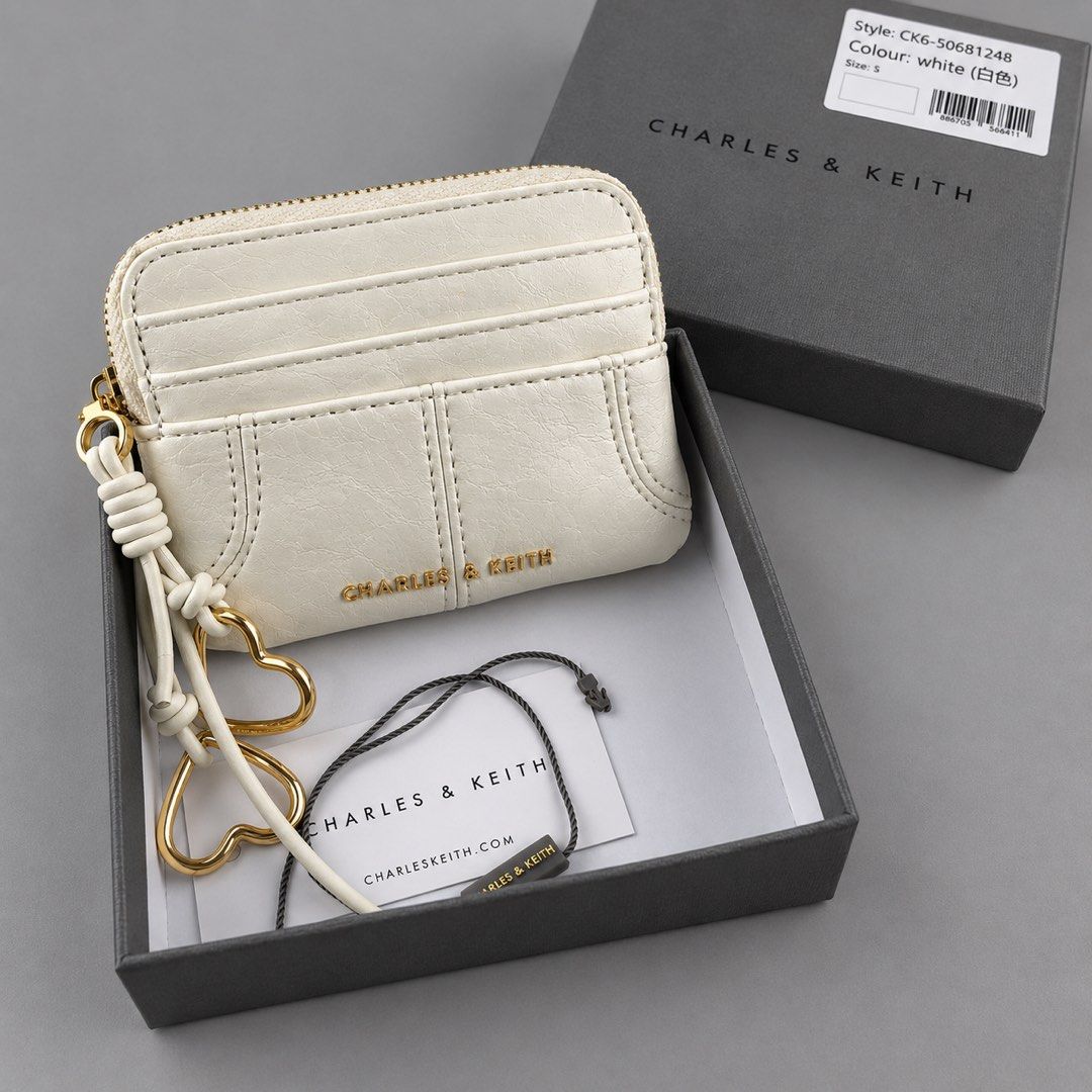 Charles & Keith Wallet (Category: Wallets & Card holders) located in Binan City. Submitted by pinkykeenshop (Listing ID 1461188916, Image 1). Description: .