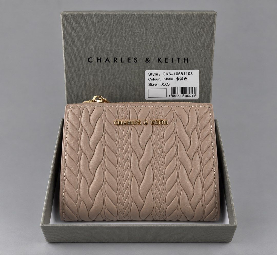 Charles & Keith Wallet (Category: Wallets & Card holders) located in Binan City. Submitted by pinkykeenshop (Listing ID 1461189195, Image 1). Description: .