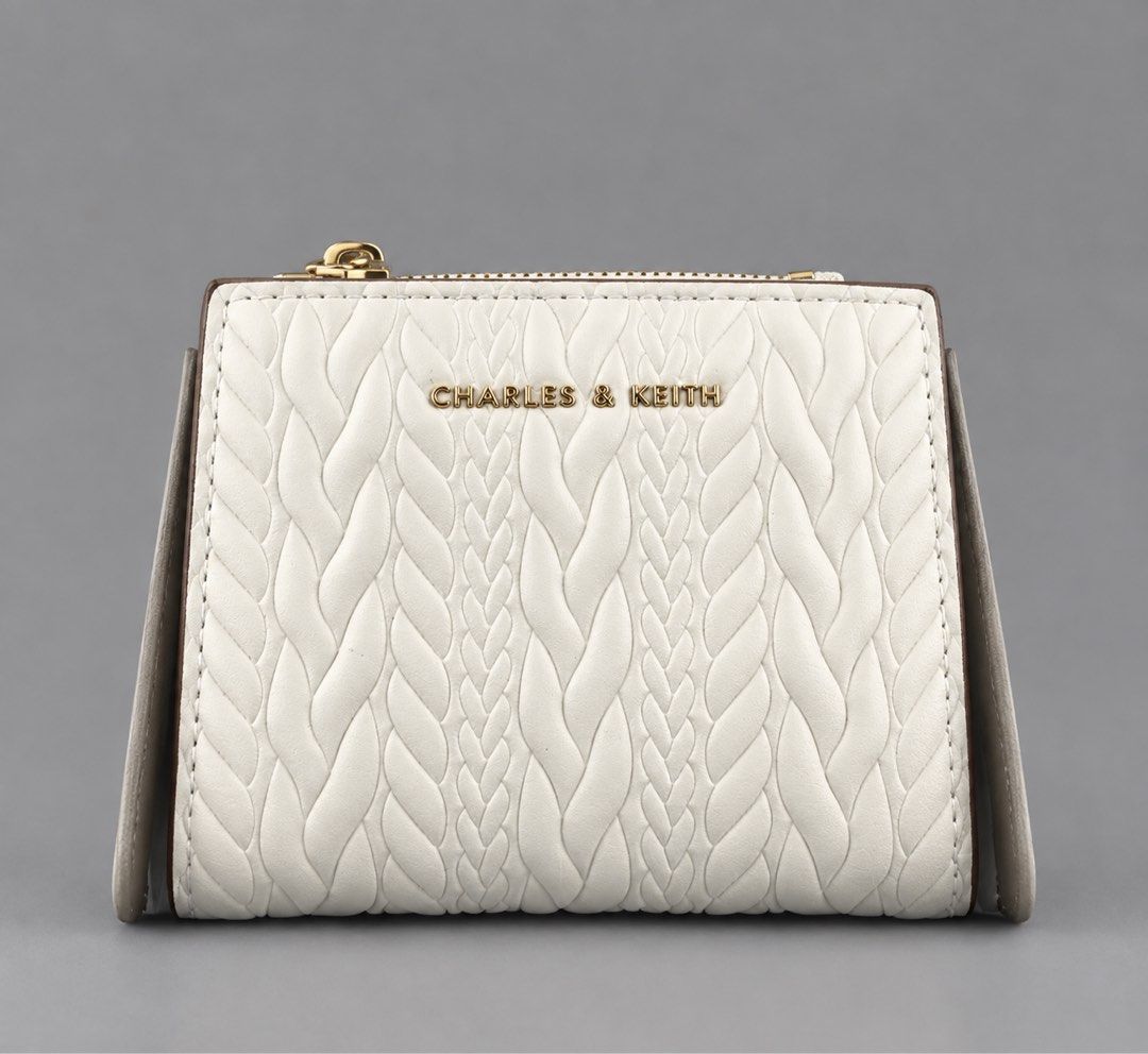 Charles & Keith Wallet (Category: Wallets & Card holders) located in Binan City. Submitted by pinkykeenshop (Listing ID 1461189311, Image 1). Description: .