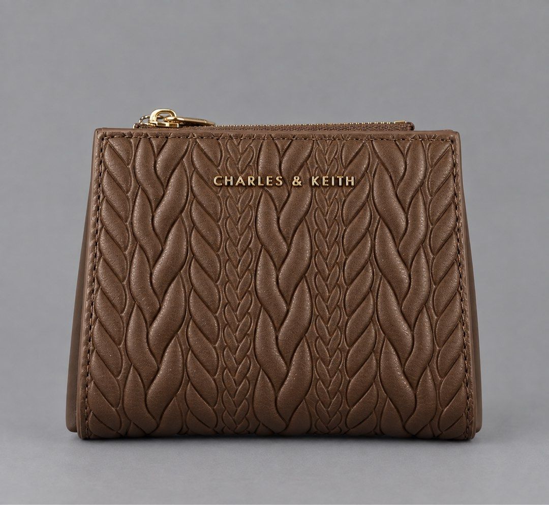 Charles & Keith Wallet (Category: Wallets & Card holders) located in Binan City. Submitted by pinkykeenshop (Listing ID 1461189444, Image 1). Description: .
