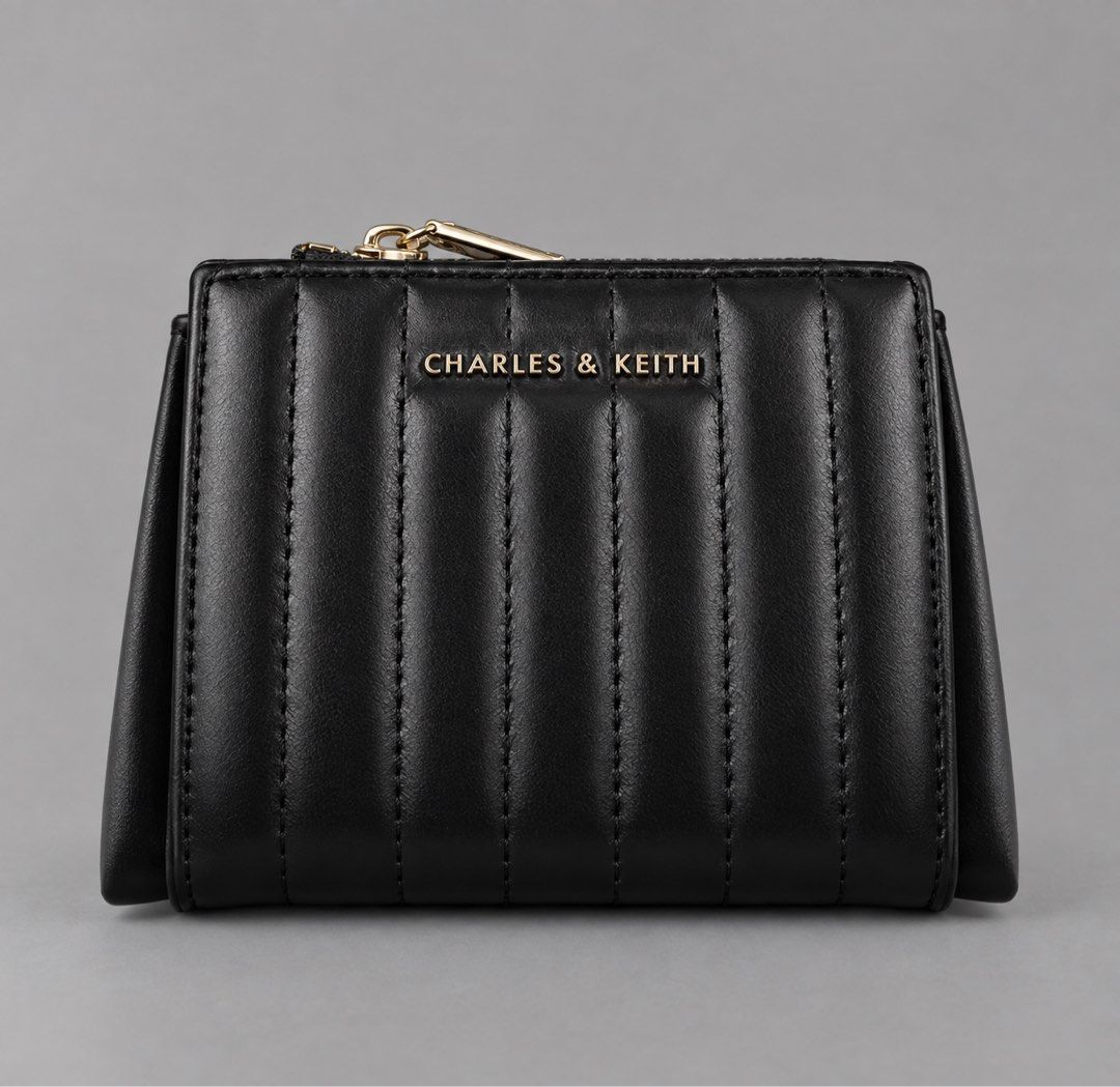 Charles & Keith Wallet (Category: Wallets & Card holders) located in Binan City. Submitted by pinkykeenshop (Listing ID 1461189638, Image 1). Description: .