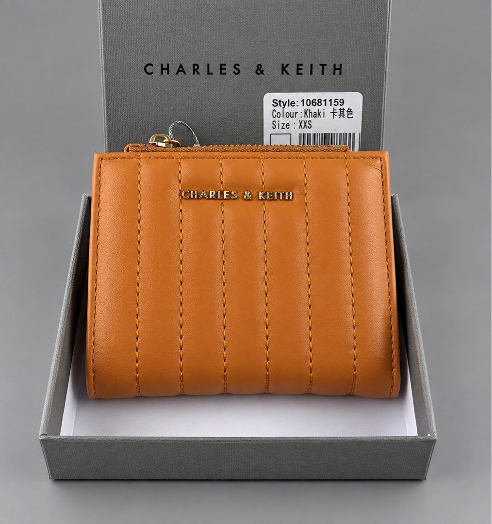 Charles & Keith Wallet (Category: Wallets & Card holders) located in Binan City. Submitted by pinkykeenshop (Listing ID 1461189818, Image 1). Description: .