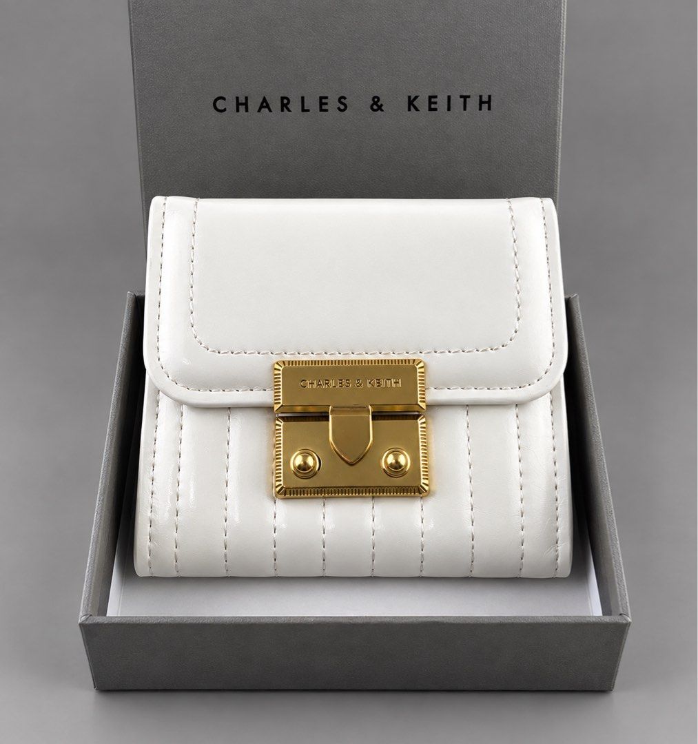 Charles & Keith Wallet (Category: Wallets & Card holders) located in Binan City. Submitted by pinkykeenshop (Listing ID 1461190168, Image 1). Description: .