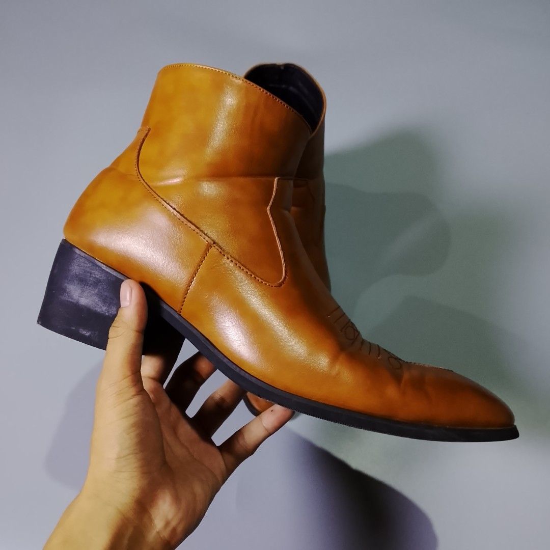 Chelsea Boots (Category: Boots) located in Taguig. Submitted by 8kthrifter (Listing ID 1461321406, Image 3). Description: Size: 46 Color Rate: 10/10 No issue Excellent/Asnew Condition.