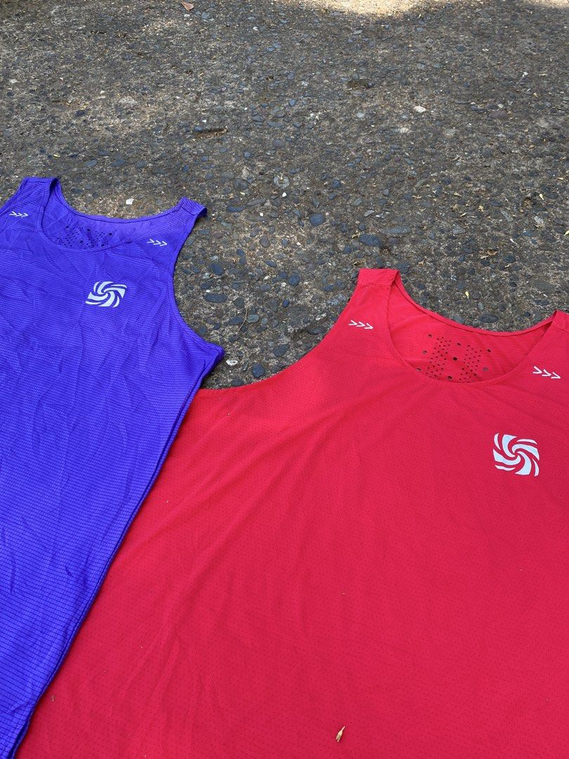 CHIHILL MENS RUNNING SINGLETS (Category: Activewear) located in Manila. Submitted by kongkongthriftofficial01 (Listing ID 1461164731, Image 3). Description: -Good as new -Like new -Ready to use 📌₱700 for 2 aspack -Seamless & Lightweight -Comfortable -Laser-cut ventilation holes for breathability -Quick Dry Fabric Sizes & Dimensions: Size 3XL on tag but best fit to L, Dimes 22by28, Width22 Lenght28 .
