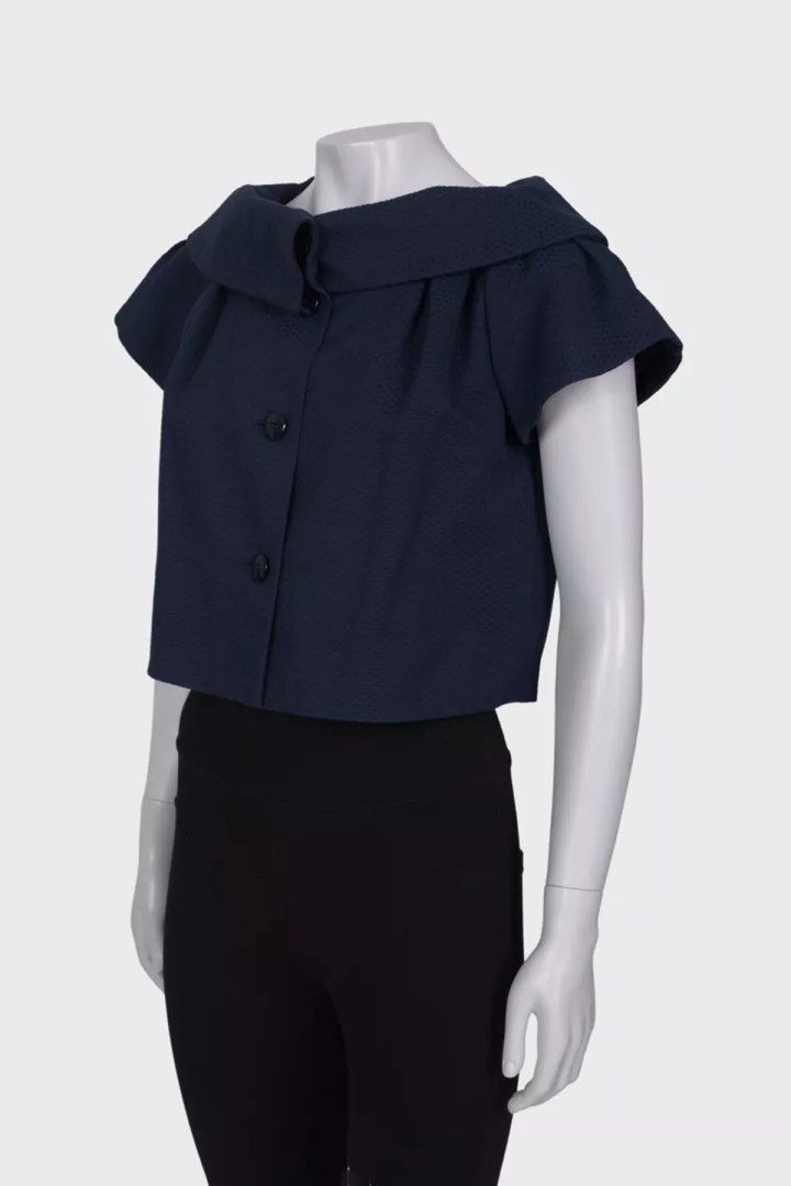 Christian DIOR Cropped Blouse (Category: Activewear) located in Los Banos. Submitted by 4030.archives. (Listing ID 1461304562, Image 2). Description: Christian DlOR Cropped Blouse 2000 Pesos Size 38 Length : 18 inches Width : 18 inches Excellent Condition Mission 1 Button.