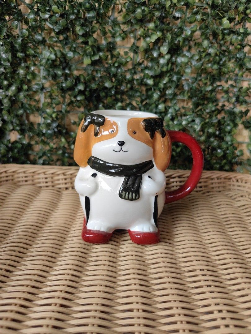 Christmas mugs (Category: Coffee & Tea Tableware) located in Calamba. Submitted by princesspauliney. (Listing ID 1461138986, Image 3). Description: 200 only✨ +30 sa packaging pls. Calamba laguna Shoppee check out Jnt direct courier Lalamove pick up.