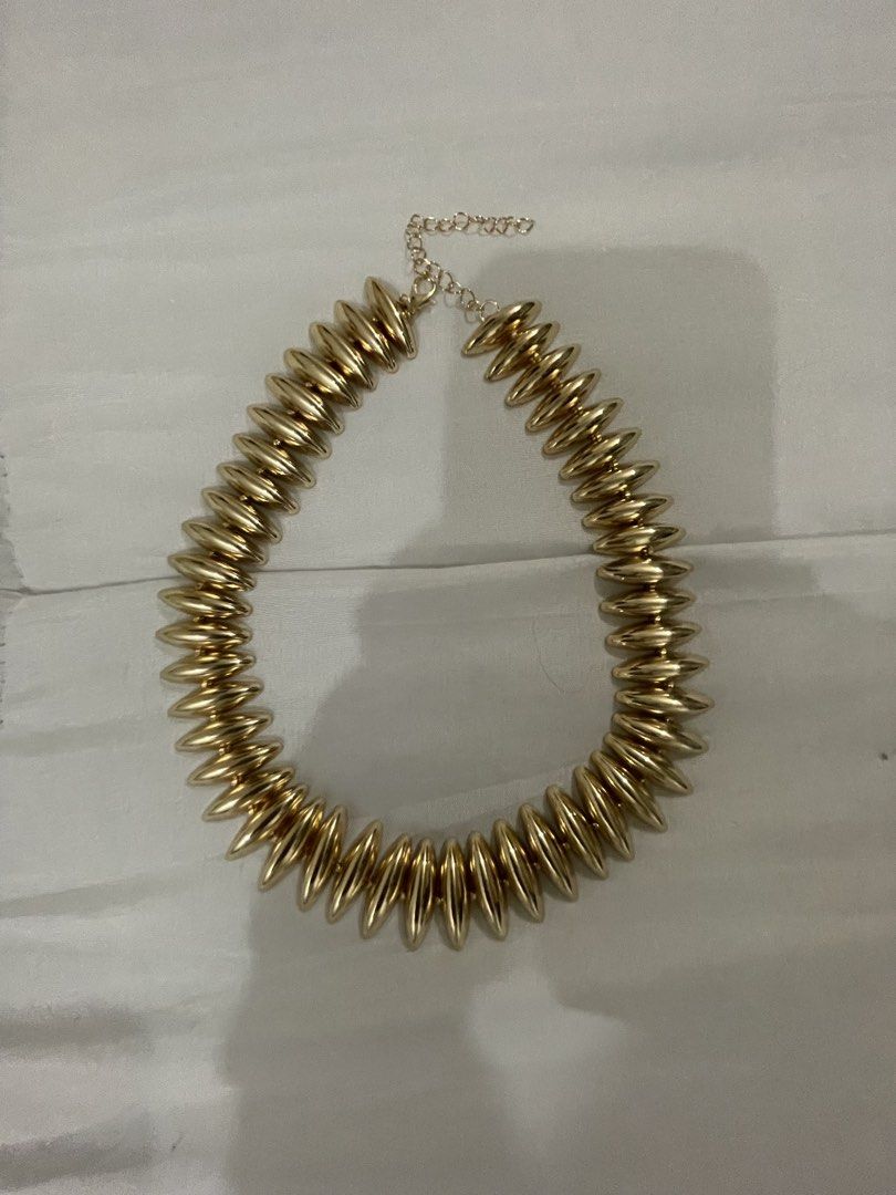 Chunky gold necklace (Category: Announcements) located in Las Pinas. Submitted by silvader (Listing ID 1461250699, Image 3). Description: Brand new Lightweight Choker .