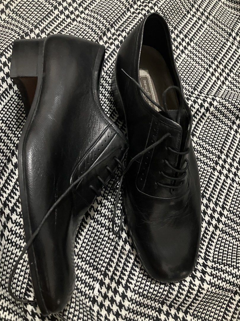 Classic Oxford style black leather shoe (Category: Dress Shoes) located in Angeles City. Submitted by jnwsurplus (Listing ID 1461199721, Image 1). Description: Add sf Plss see pictures .