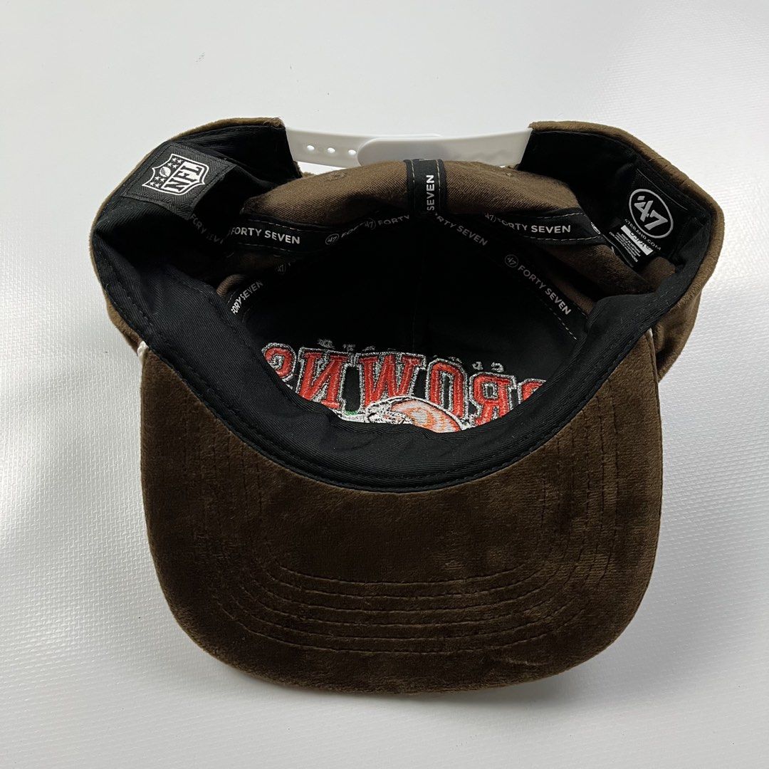 Cleveland Browns (Category: Caps & Hats) located in Lucena. Submitted by RAGGGGSSSS (Listing ID 1461228058, Image 2). Description: Cleveland Browns Go Big ‘47 Hitch Snapback Hat -OSFA -Velvet -As new condition -No issue.