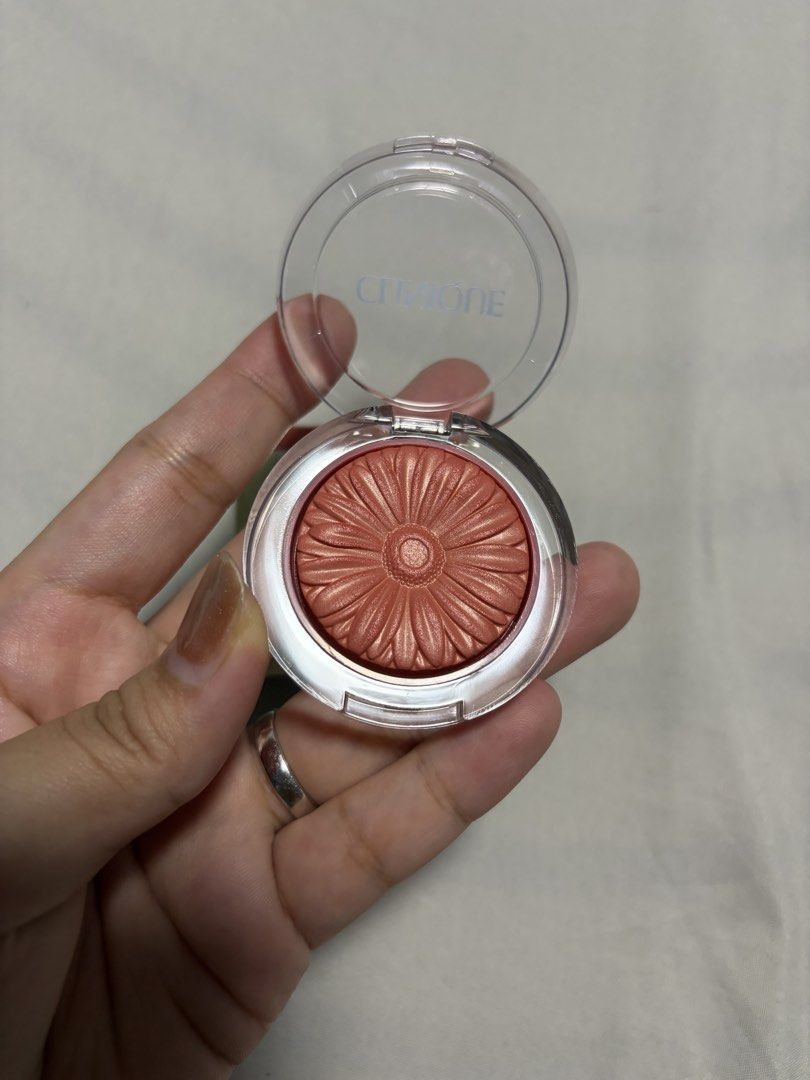 Clinique Cheek Pop Blush - Ginger Pop (Category: Makeup) located in Antipolo. Submitted by marissa_reyes (Listing ID 1461129294, Image 2). Description: - Clinique Cheek Pop blush - Shade: 01 Ginger Pop (peachy-pink with subtle shimmer) - Buildable formula for a natural flush - Comes in original packaging (a little dented) Condition: - Used subtly 2x only to test it. - RFS: Not my type of shade :) Loc: Upper Antipolo.
