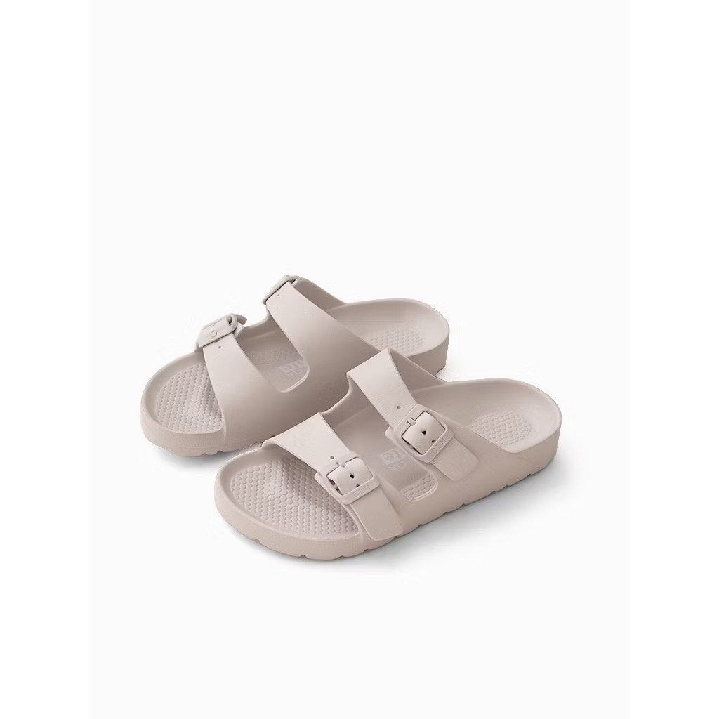 CLN 21H-Harper Slides (Special Edition) GREY (Category: Slippers and slides) located in San Fernando. Submitted by annecurates (Listing ID 1461215767, Image 1). Description: Brand New rfs too big for me .
