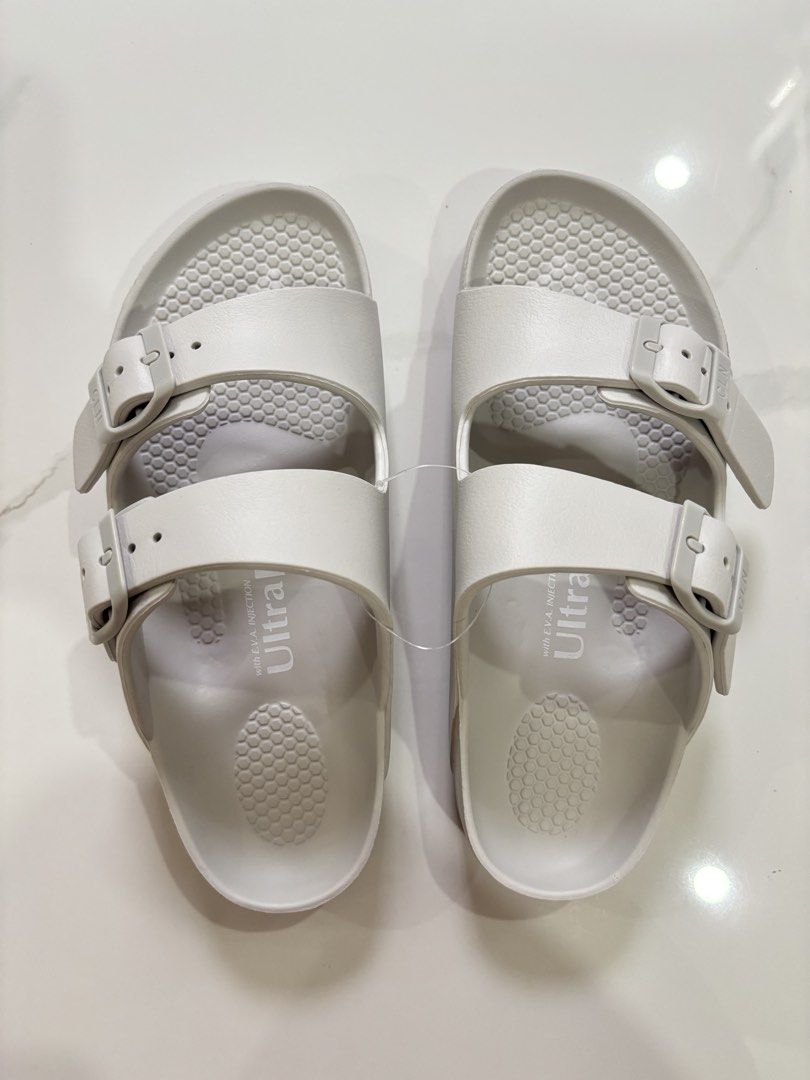 CLN 21H-Harper Slides (Special Edition) GREY (Category: Slippers and slides) located in San Fernando. Submitted by annecurates (Listing ID 1461215767, Image 2). Description: Brand New rfs too big for me .